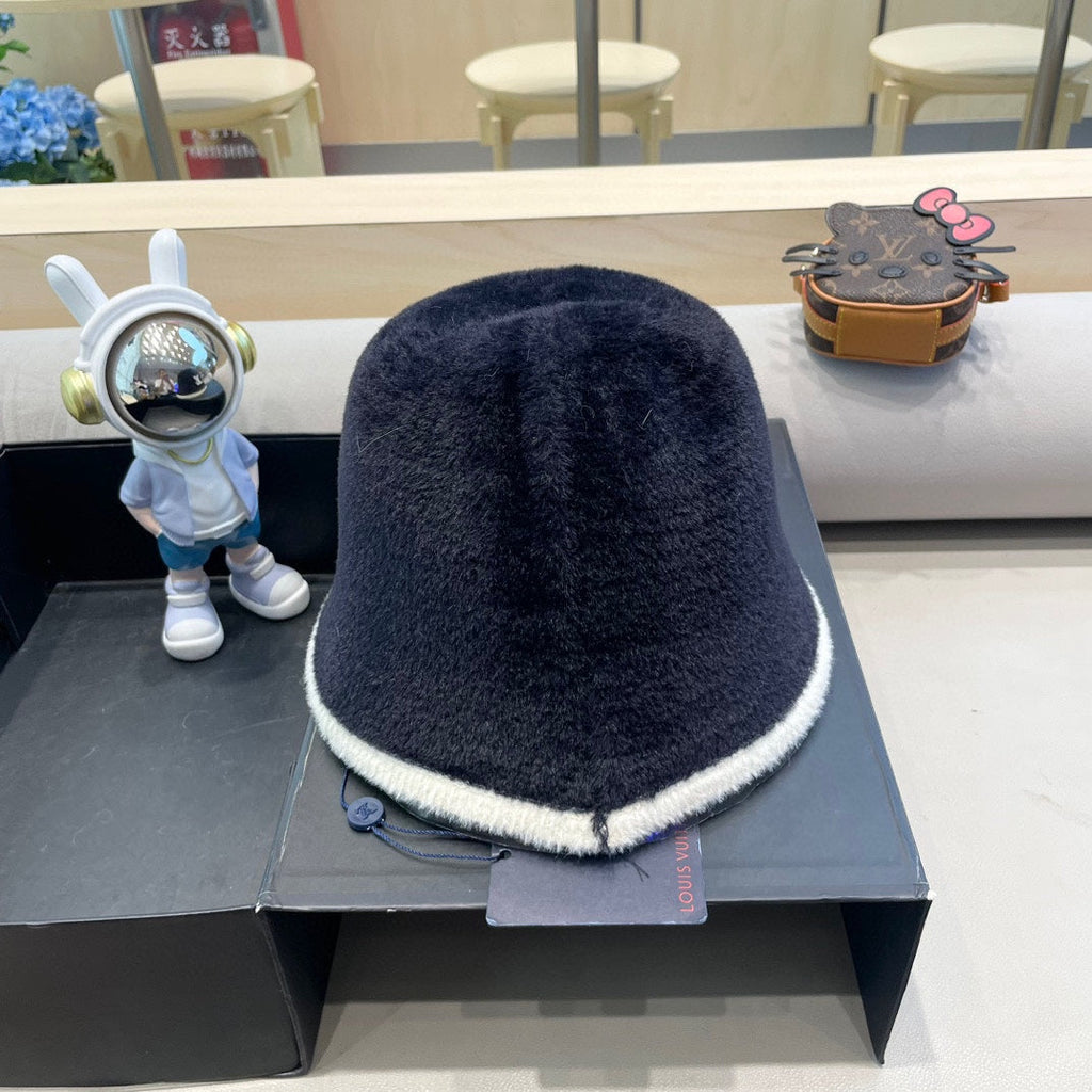 LOUIS VUITTON BUCKET HAT IN NAVY BLUE MIX WHITE LAMB FUR 431378