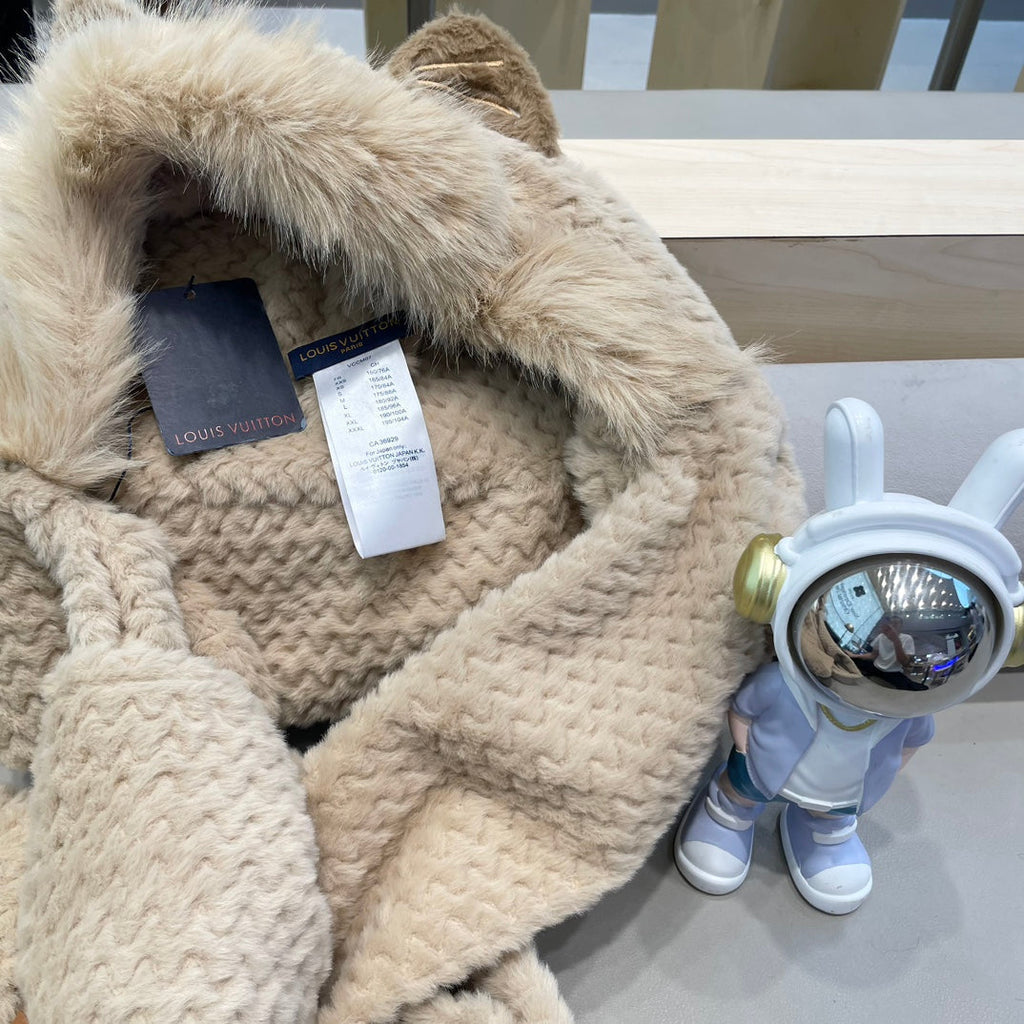 LOUIS VUITTON BEANIE HAT IN COSMIC LATTE BEIGE  WOOL AND LAMB FUR 435073