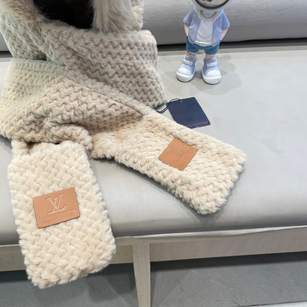 LOUIS VUITTON BEANIE HAT IN COSMIC LATTE BEIGE  WOOL AND LAMB FUR 435073