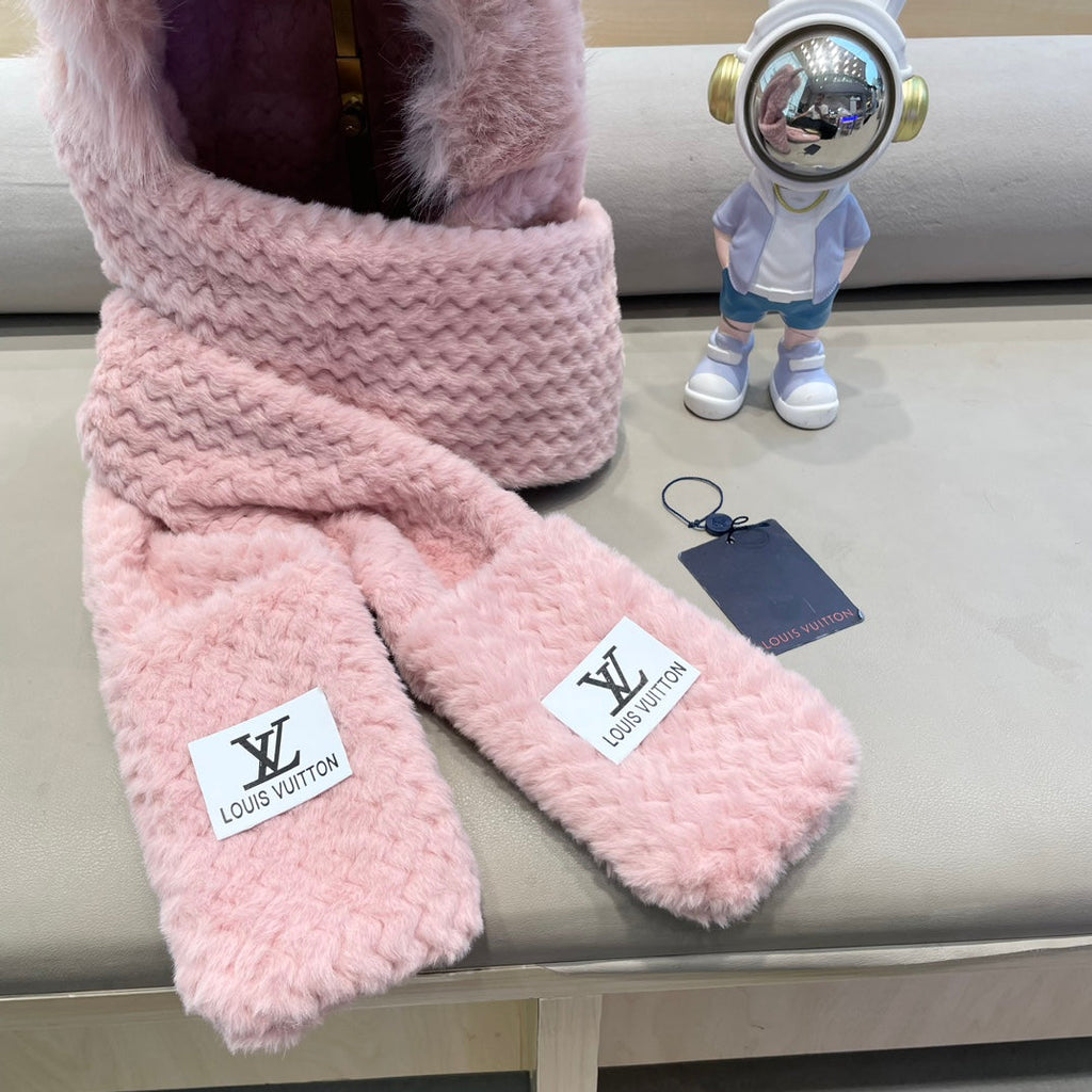 LOUIS VUITTON BEANIE HAT IN PASTEL PINK WOOL AND LAMB FUR 435072