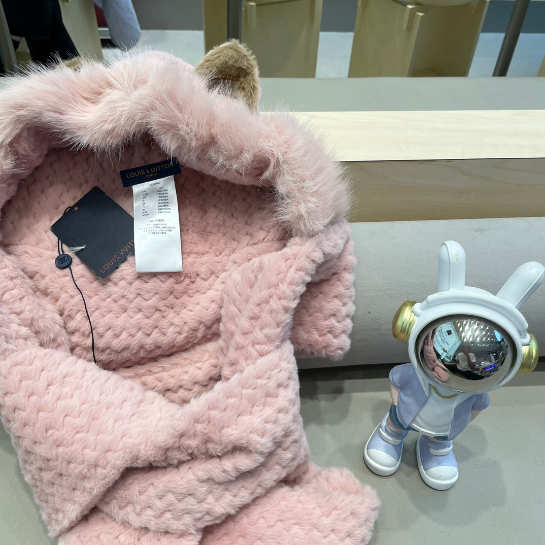 LOUIS VUITTON BEANIE HAT IN PASTEL PINK WOOL AND LAMB FUR 435072