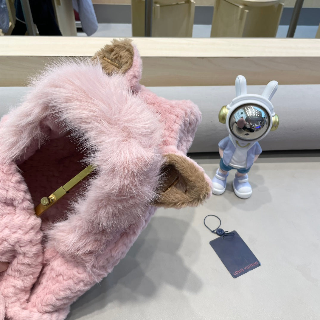 LOUIS VUITTON BEANIE HAT IN PASTEL PINK WOOL AND LAMB FUR 435072