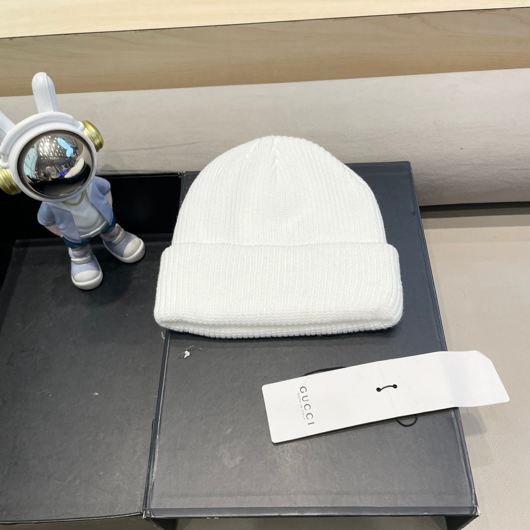 GUCCI BEANIE HAT IN WHITE WOOL 433459