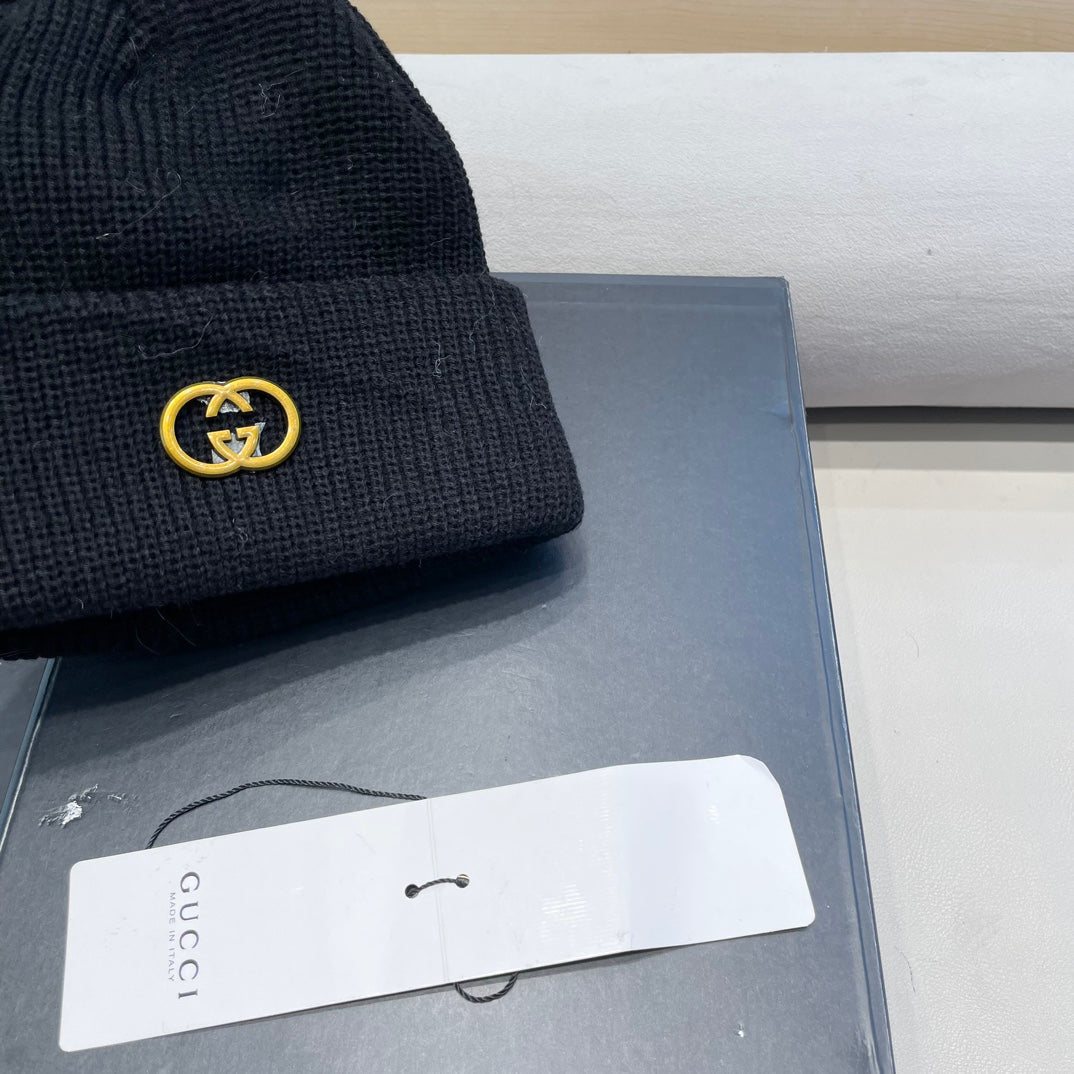 GUCCI BEANIE HAT IN BLACK WOOL 433460