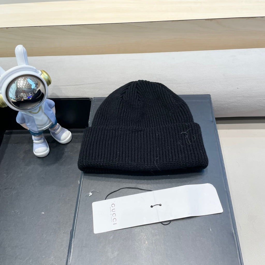 GUCCI BEANIE HAT IN BLACK WOOL 433460