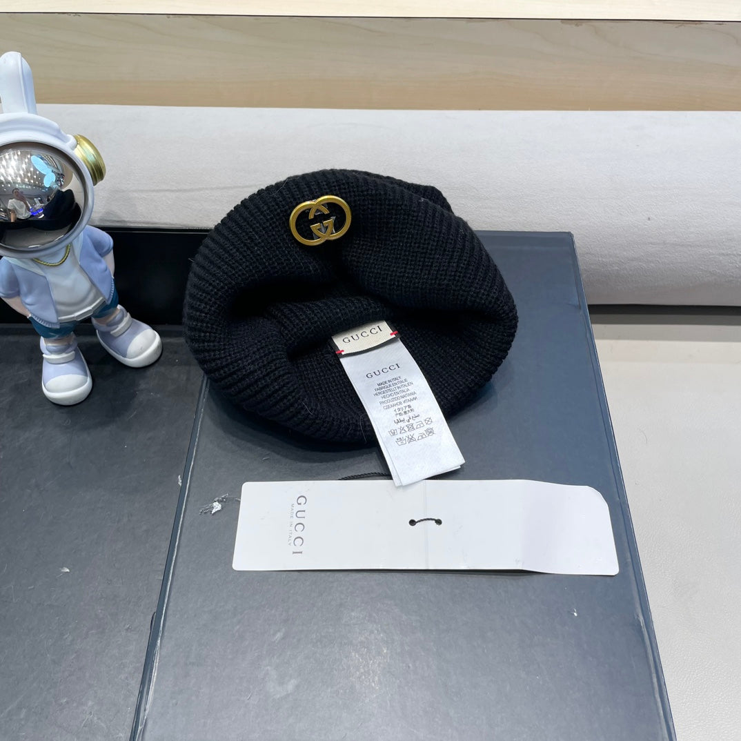 GUCCI BEANIE HAT IN BLACK WOOL 433460