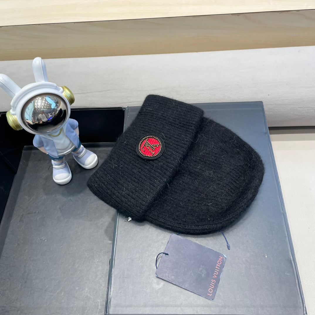 LOUIS VUITTON BEANIE HAT IN BLACK WOOL AND RABBIT FUR 433473