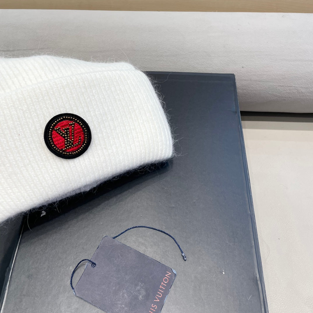 LOUIS VUITTON BEANIE HAT IN WHITE WOOL AND RABBIT FUR 433475