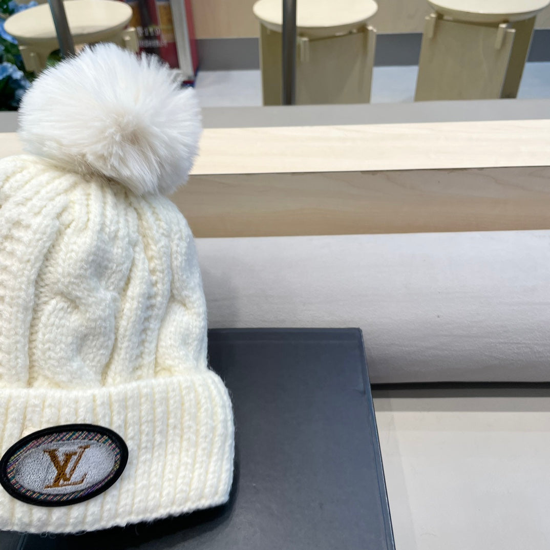 LOUIS VUITTON BEANIE HAT IN WHITE WOOL 433487