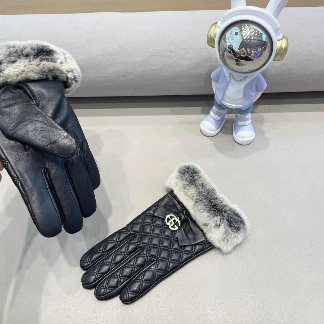 GUCCI GLOVES WITH BOW IN BLACK LAMBSKIN AND RABBIT FUR 432556