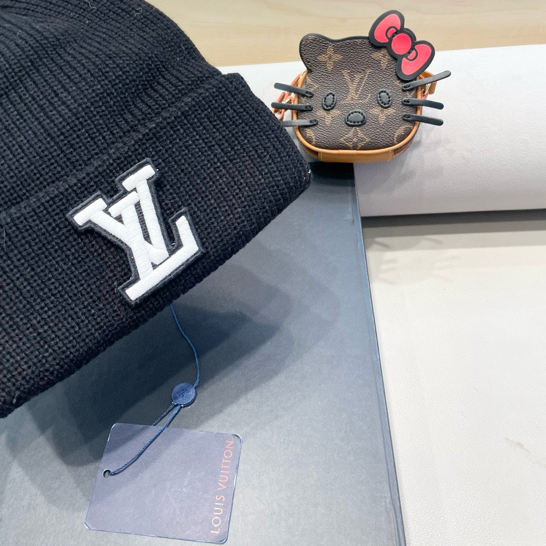 LOUIS VUITTON BEANIE HAT IN BLACK WOOL 435027