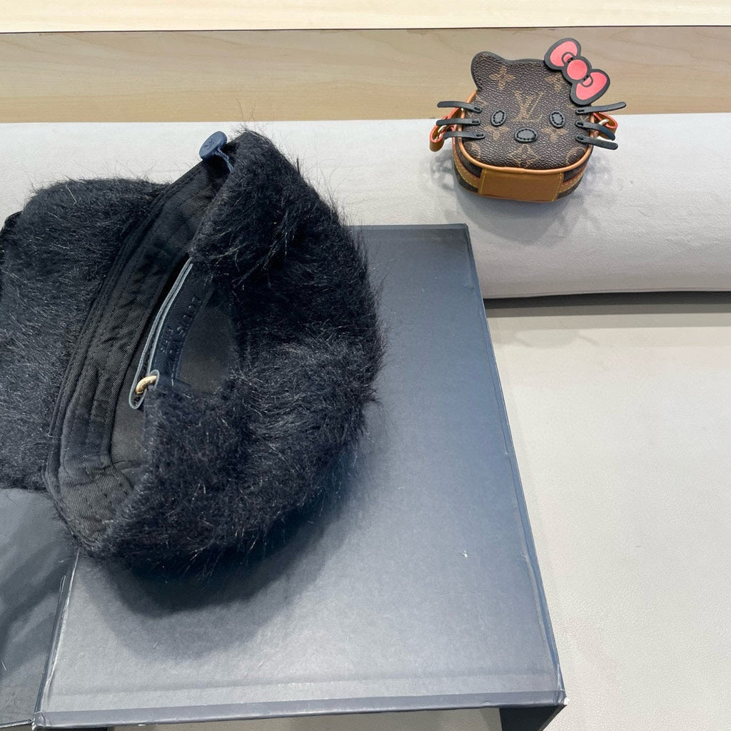 LOUIS VUITTON BASEBALL CAP IN BLACK RABBIT FUR 434936