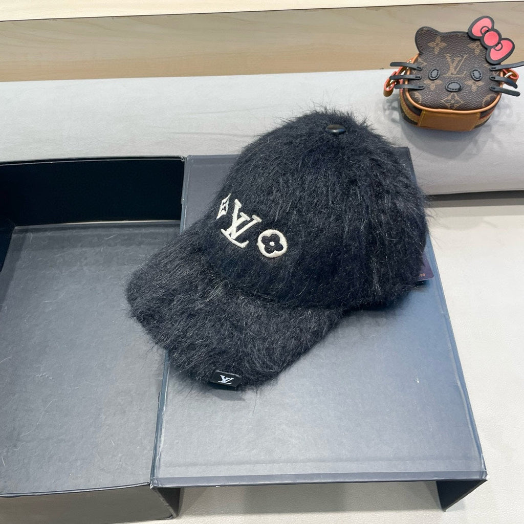 LOUIS VUITTON BASEBALL CAP IN BLACK RABBIT FUR 434936