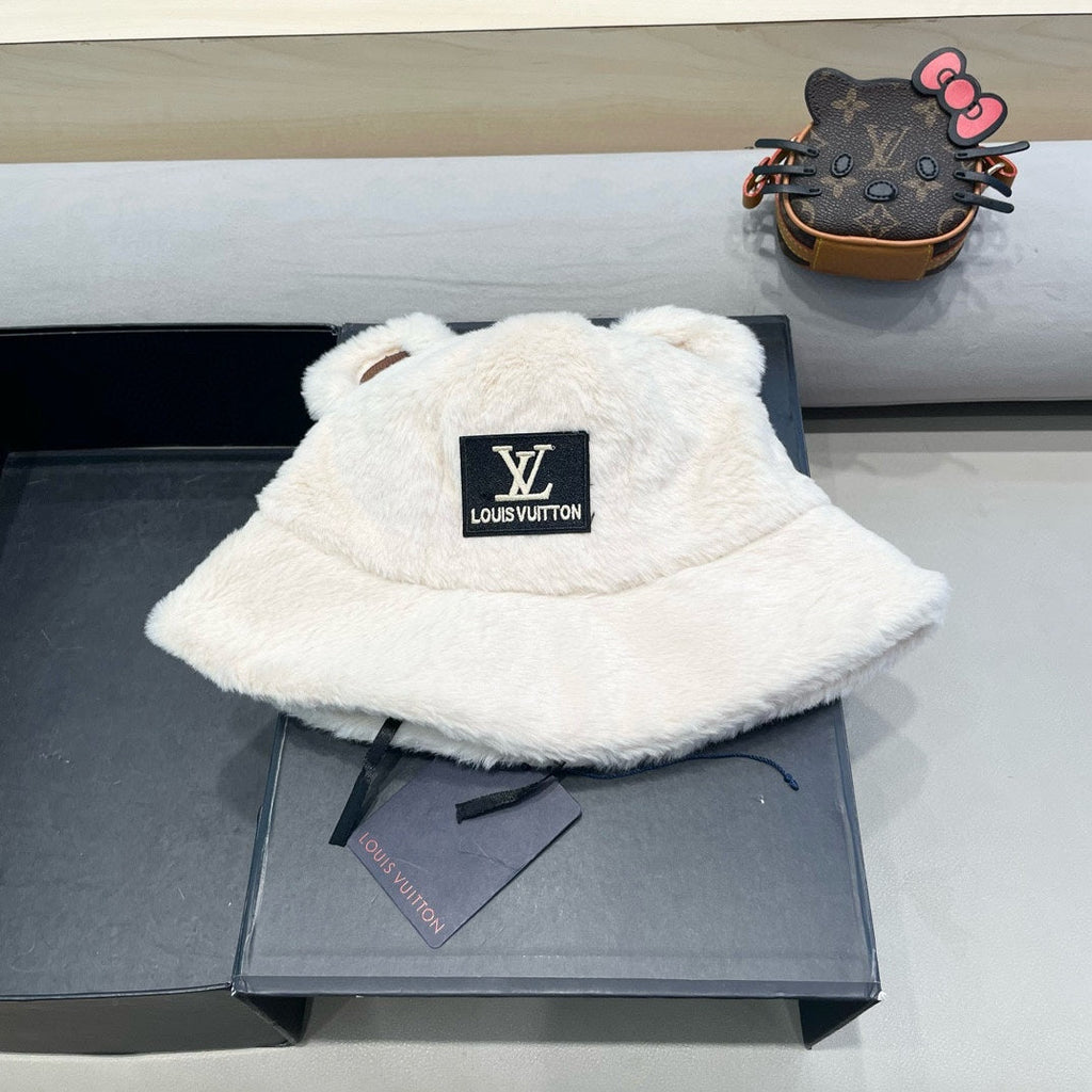 LOUIS VUITTON BUCKET HAT IN WHITE  WOOL AND LAMB FUR 434940