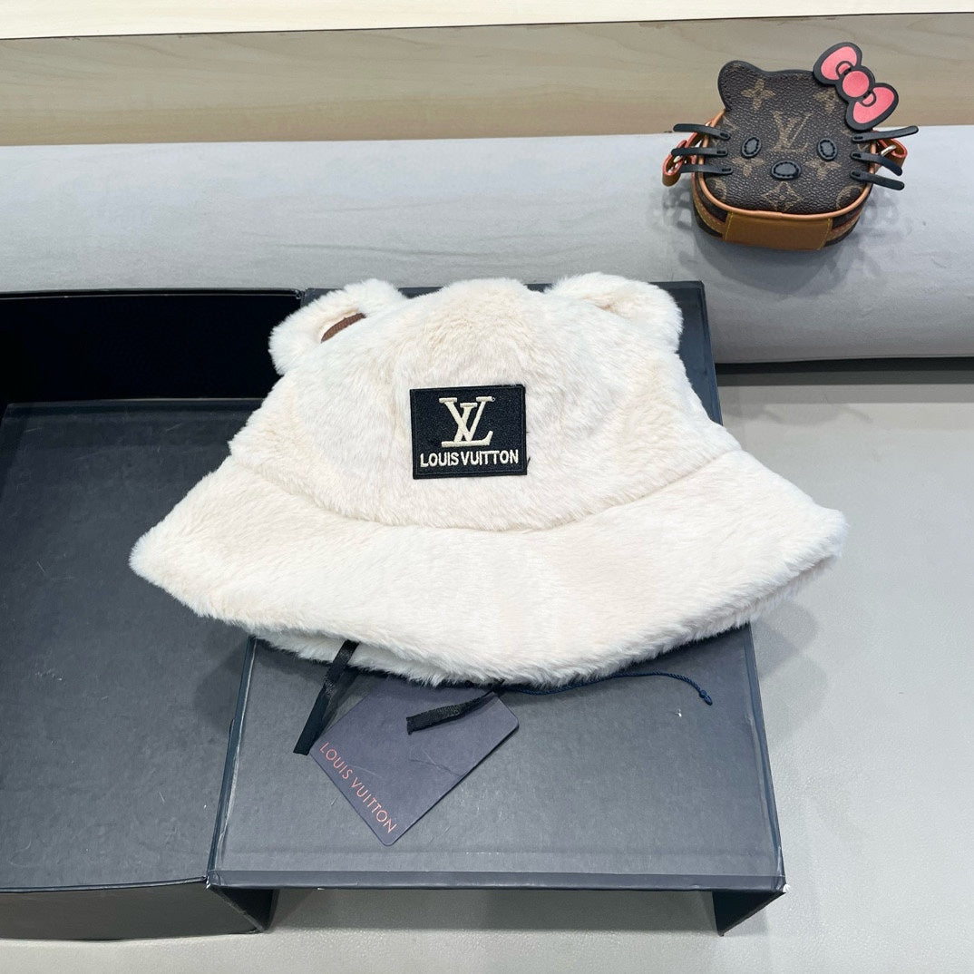 LOUIS VUITTON BUCKET HAT IN WHITE  WOOL AND LAMB FUR 434940