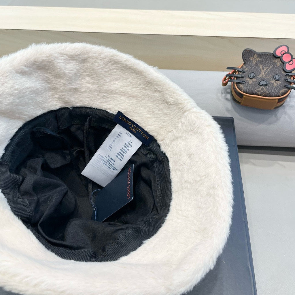 LOUIS VUITTON BUCKET HAT IN WHITE  WOOL AND LAMB FUR 434940