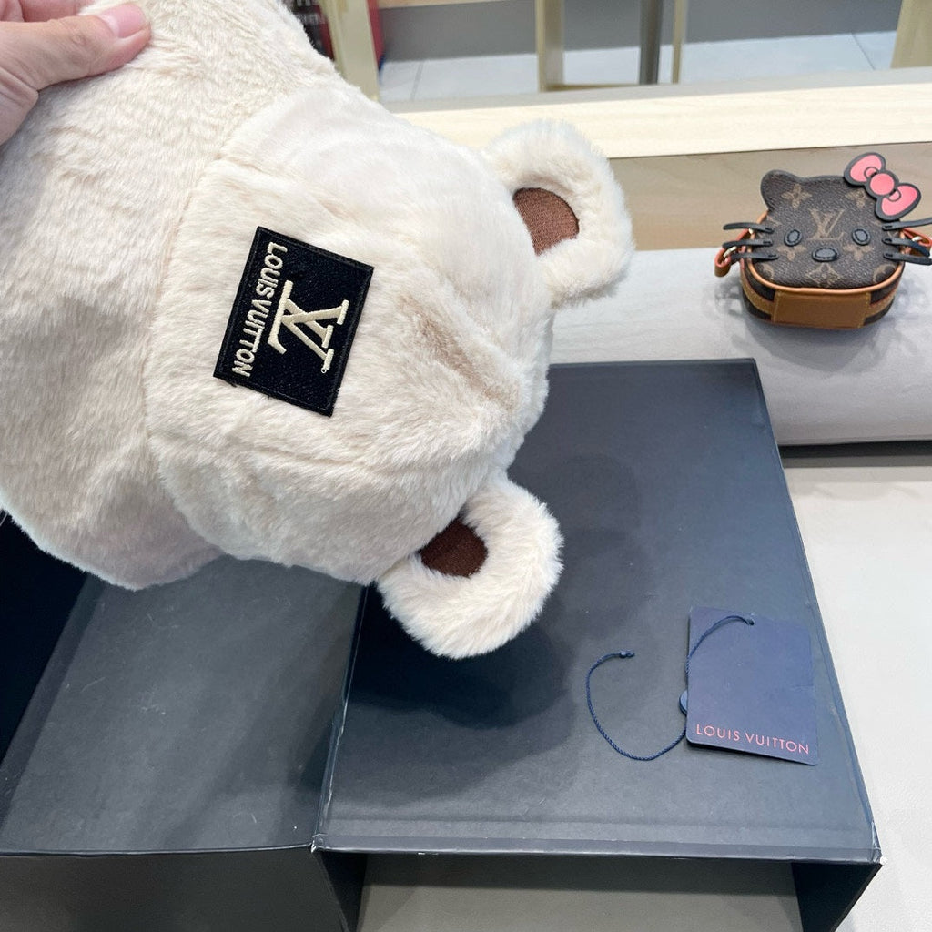 LOUIS VUITTON BUCKET HAT IN WHITE  WOOL AND LAMB FUR 434940