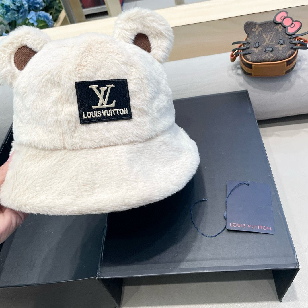 LOUIS VUITTON BUCKET HAT IN WHITE  WOOL AND LAMB FUR 434940