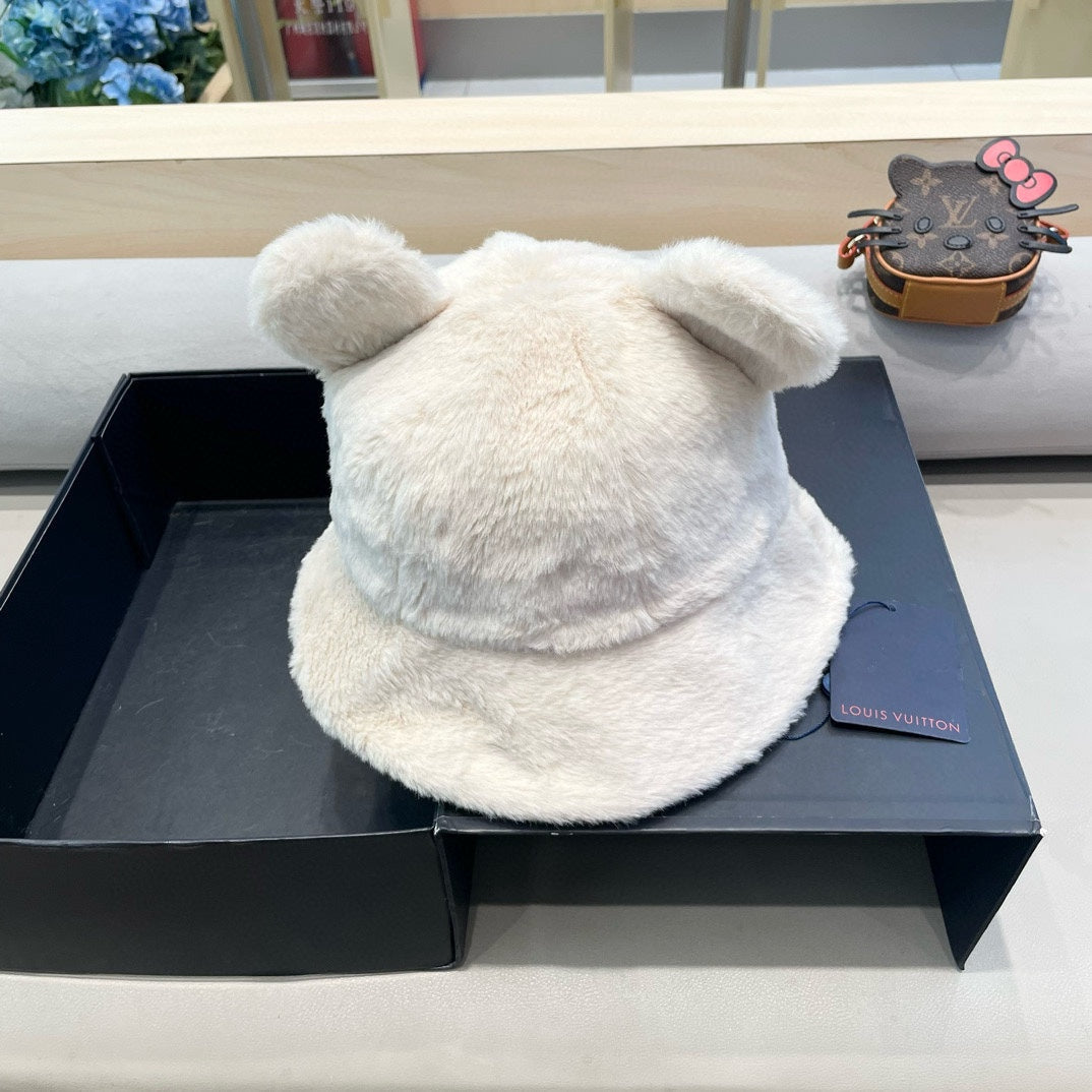 LOUIS VUITTON BUCKET HAT IN WHITE  WOOL AND LAMB FUR 434940