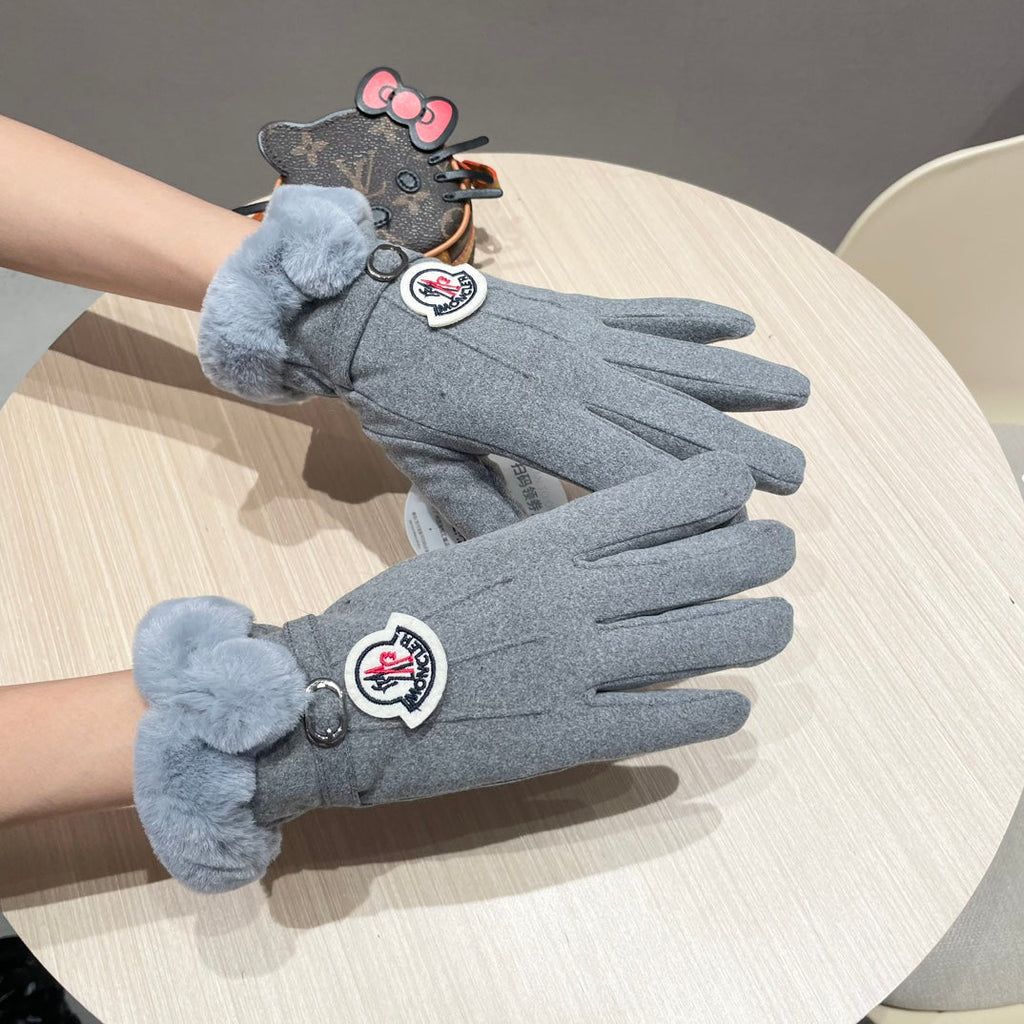 CHANEL GLOVES IN COOL GRAY WOOL WITH RABBIT FUR 439080
