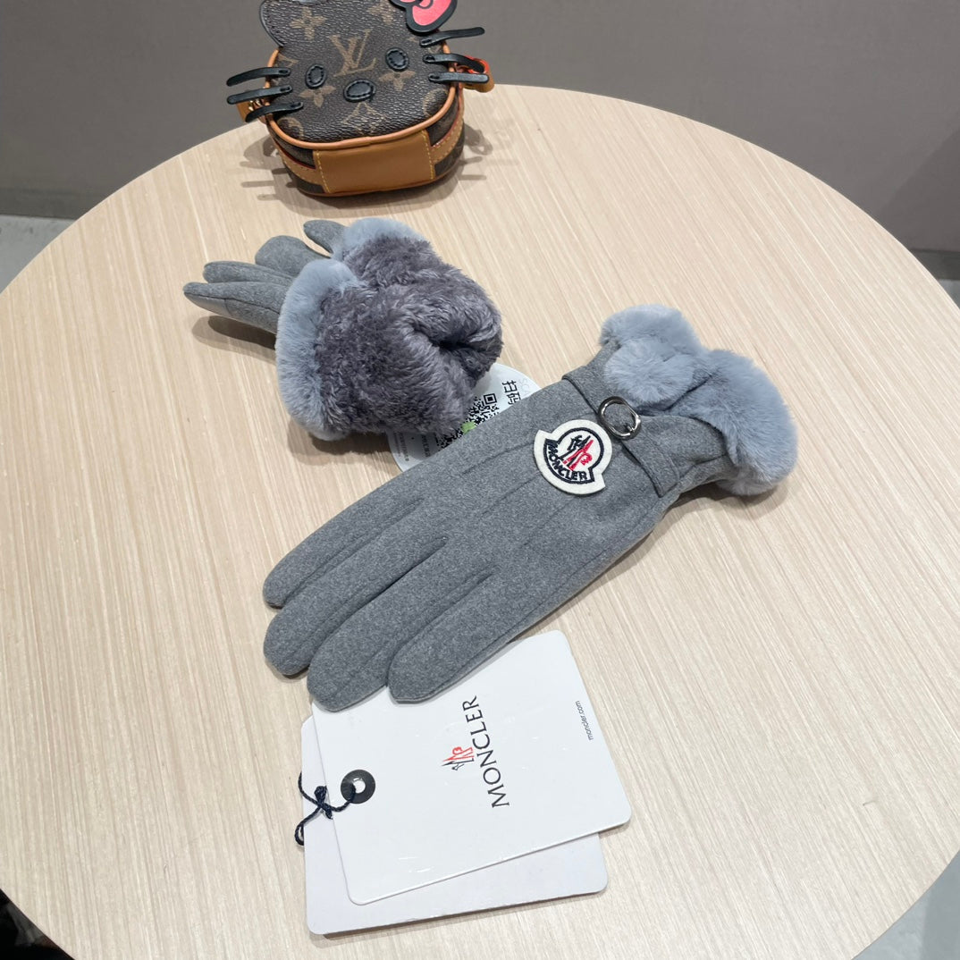 CHANEL GLOVES IN COOL GRAY WOOL WITH RABBIT FUR 439080