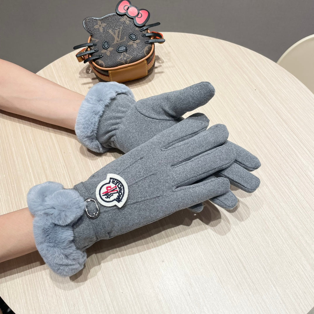 CHANEL GLOVES IN COOL GRAY WOOL WITH RABBIT FUR 439080