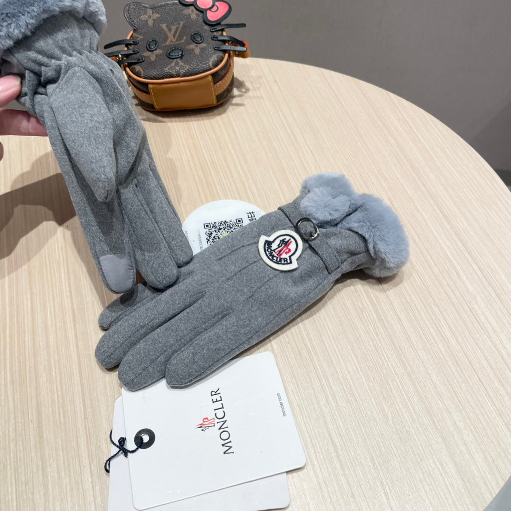 CHANEL GLOVES IN COOL GRAY WOOL WITH RABBIT FUR 439080