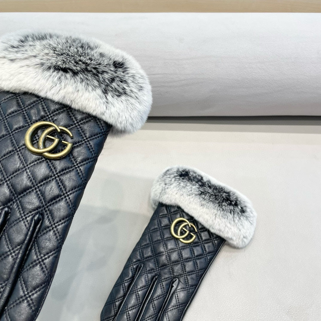 GUCCI TOUCHSCREEN GLOVES IN BLACK RABBIT FUR AND LAMBSKIN 444433