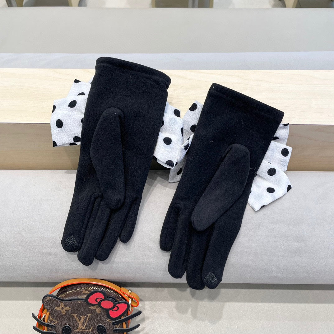 CHANEL GLOVES IN BLACK MIX WHITE WOOL 454572