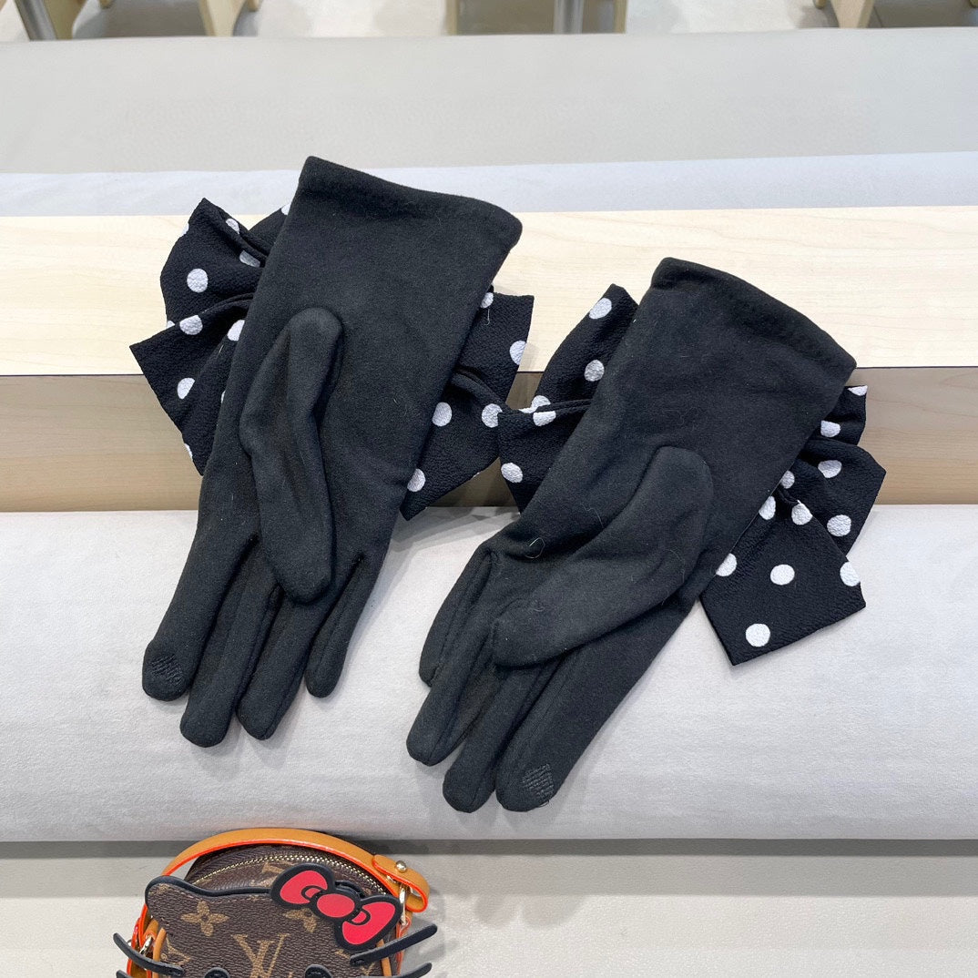 CHANEL GLOVES IN BLACK MIX WHITE WOOL 454573