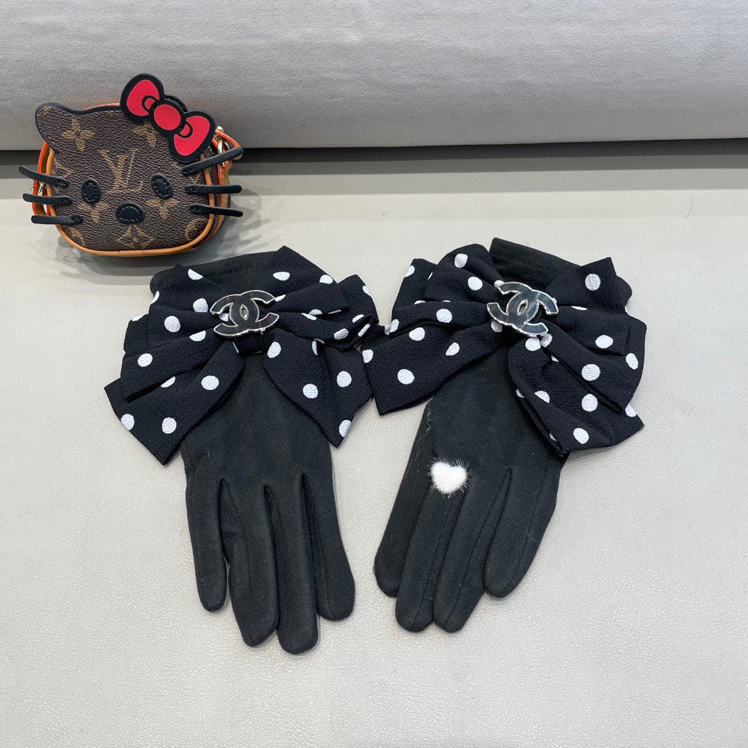 CHANEL GLOVES IN BLACK MIX WHITE WOOL 454573