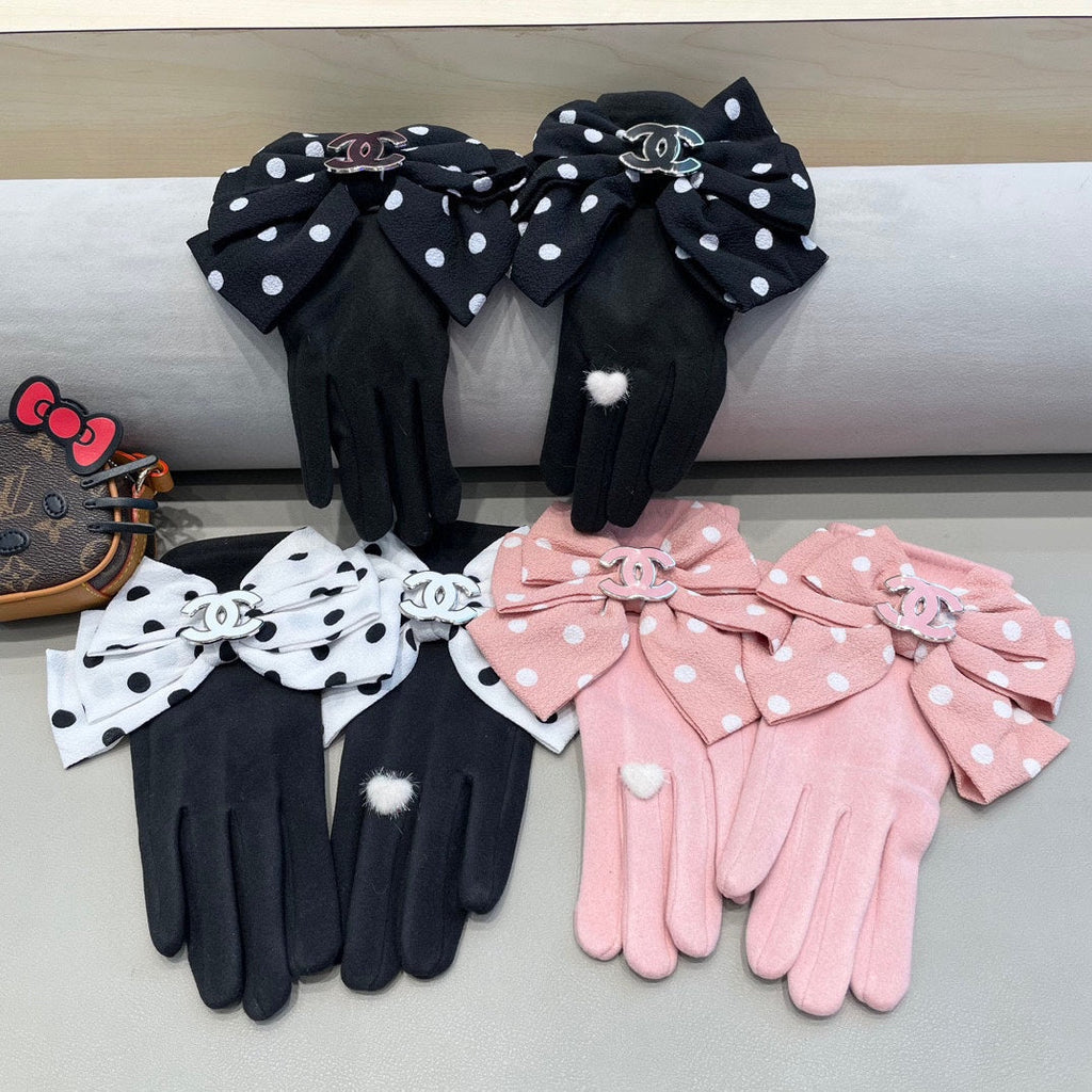 CHANEL GLOVES IN BLACK MIX WHITE WOOL 454573
