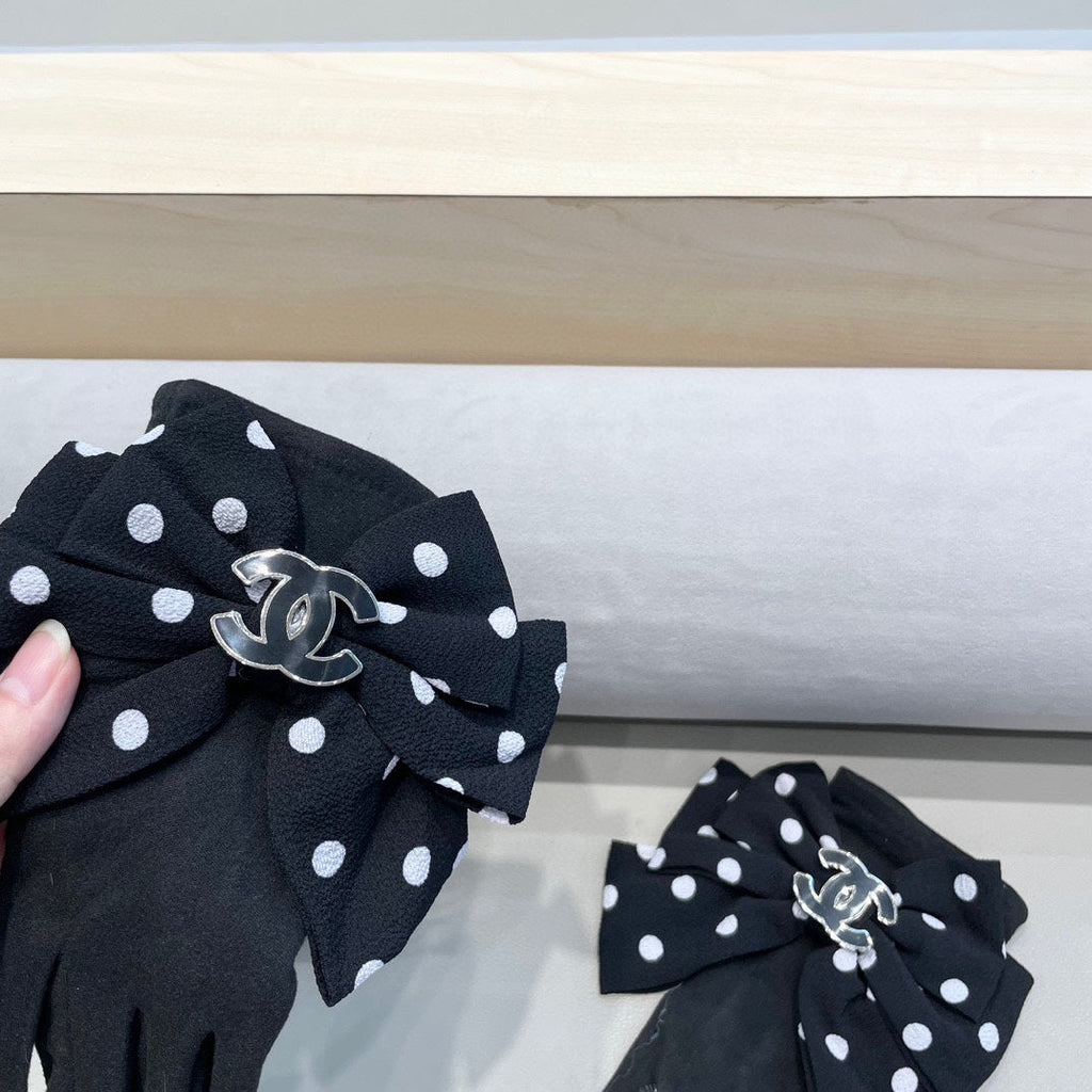 CHANEL GLOVES IN BLACK MIX WHITE WOOL 454573