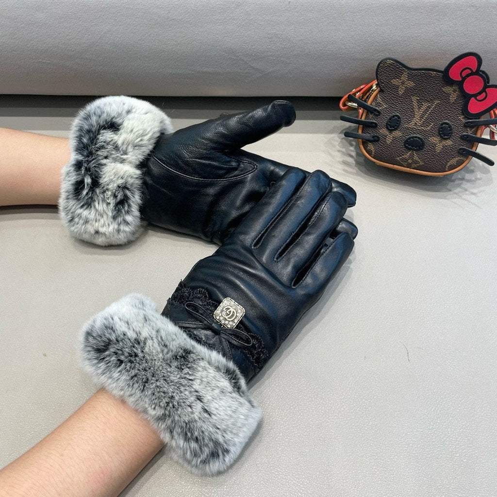 GUCCI TOUCHSCREEN GLOVES IN BLACK LAMBSKIN AND MINK FUR 460071