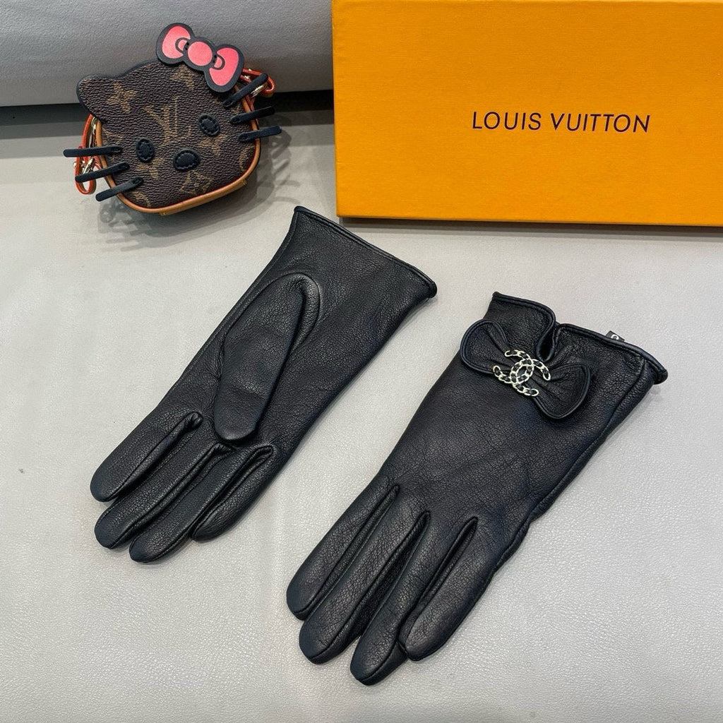 CHANEL GLOVES IN BLACK LAMBSKIN 462395