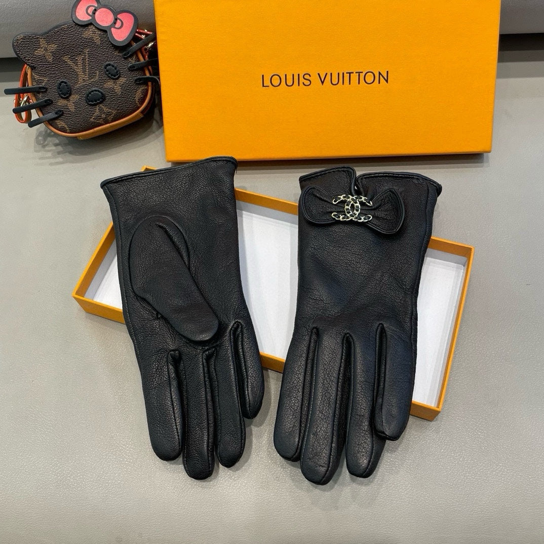 CHANEL GLOVES IN BLACK LAMBSKIN 462395