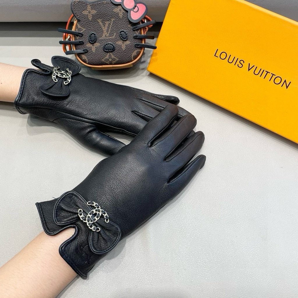 CHANEL GLOVES IN BLACK LAMBSKIN 462395