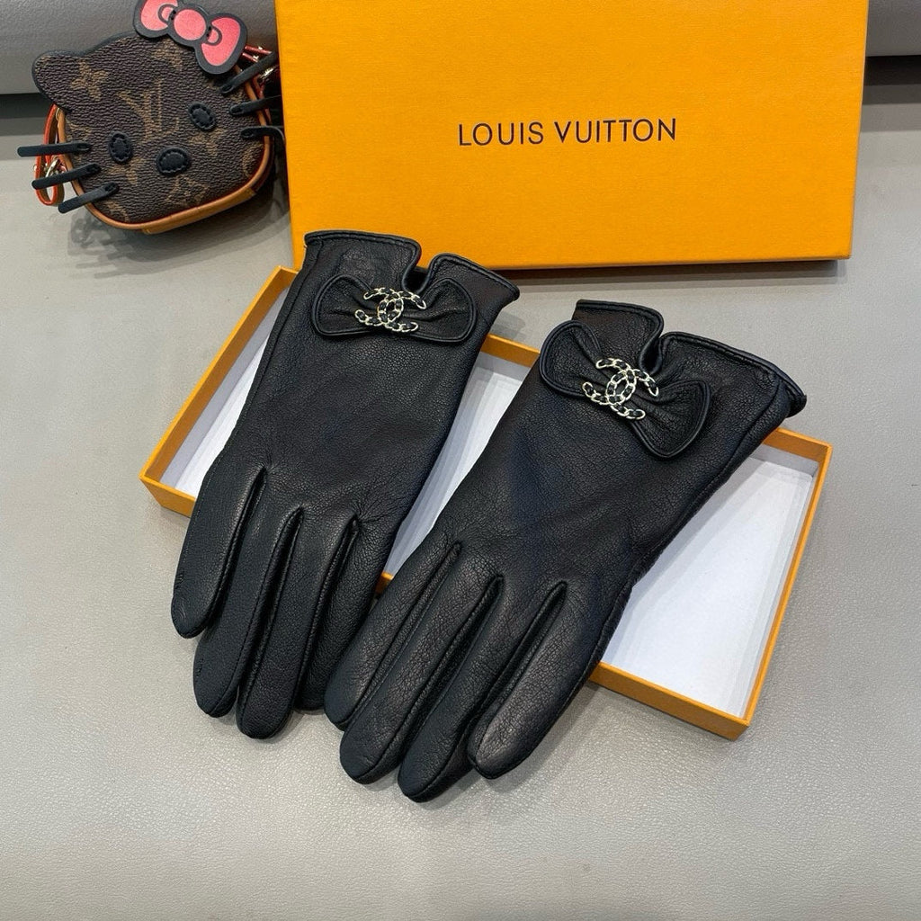 CHANEL GLOVES IN BLACK LAMBSKIN 462395