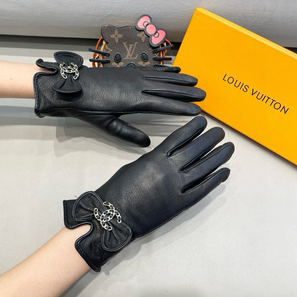 CHANEL GLOVES IN BLACK LAMBSKIN 462395