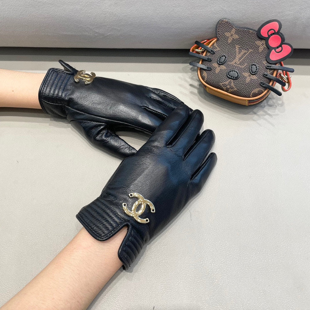 CHANEL GLOVES IN BLACK LAMBSKIN WITH GOLD LOGO 462414