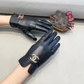 CHANEL GLOVES IN BLACK LAMBSKIN WITH GOLD LOGO 462414