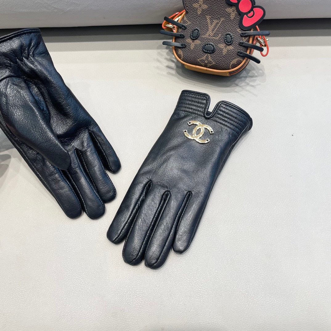 CHANEL GLOVES IN BLACK LAMBSKIN WITH GOLD LOGO 462414