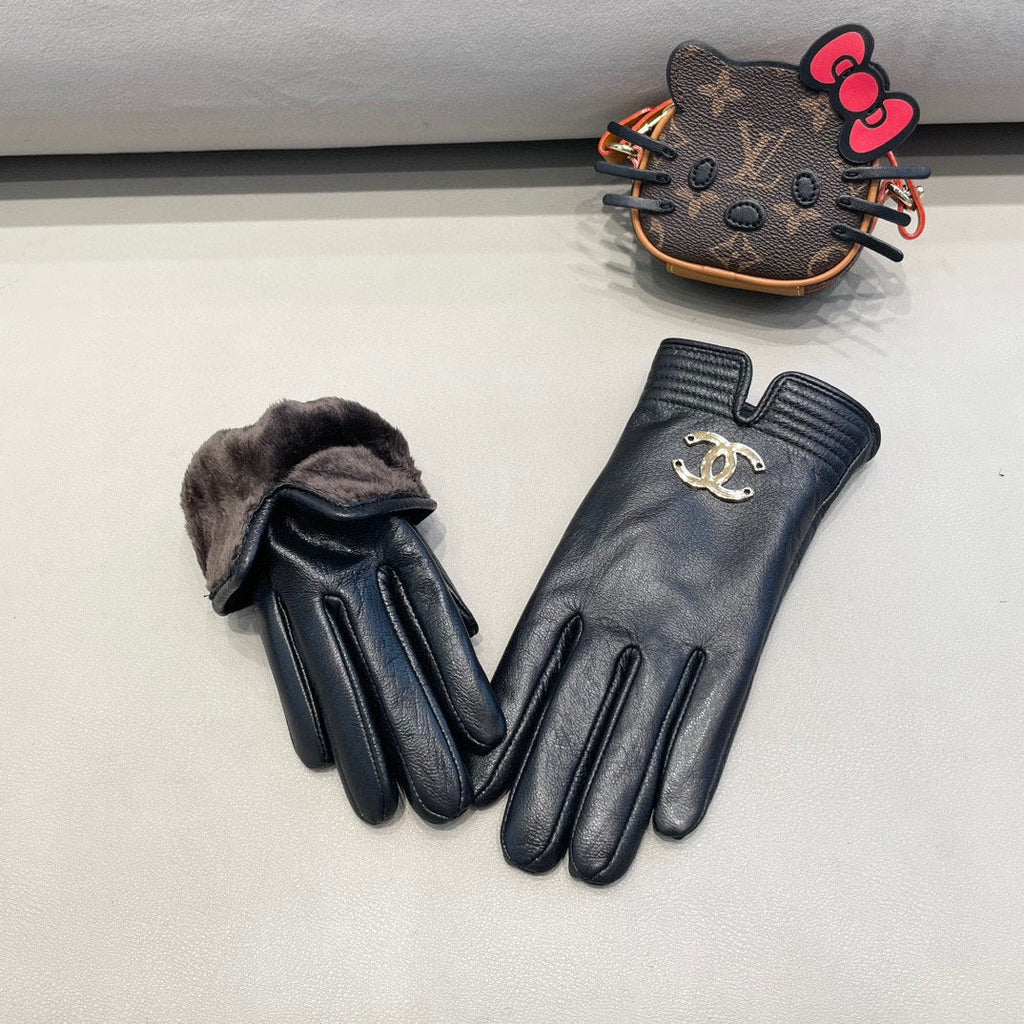 CHANEL GLOVES IN BLACK LAMBSKIN WITH GOLD LOGO 462414