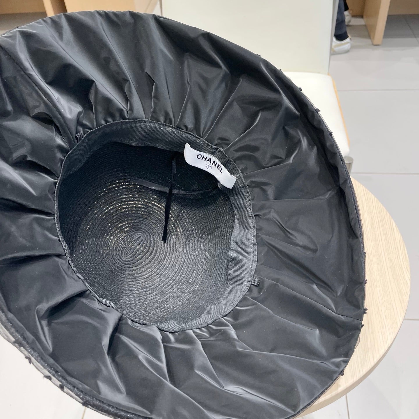 CHANEL WIDE BRIM HAT IN BLACK STRAW 673034