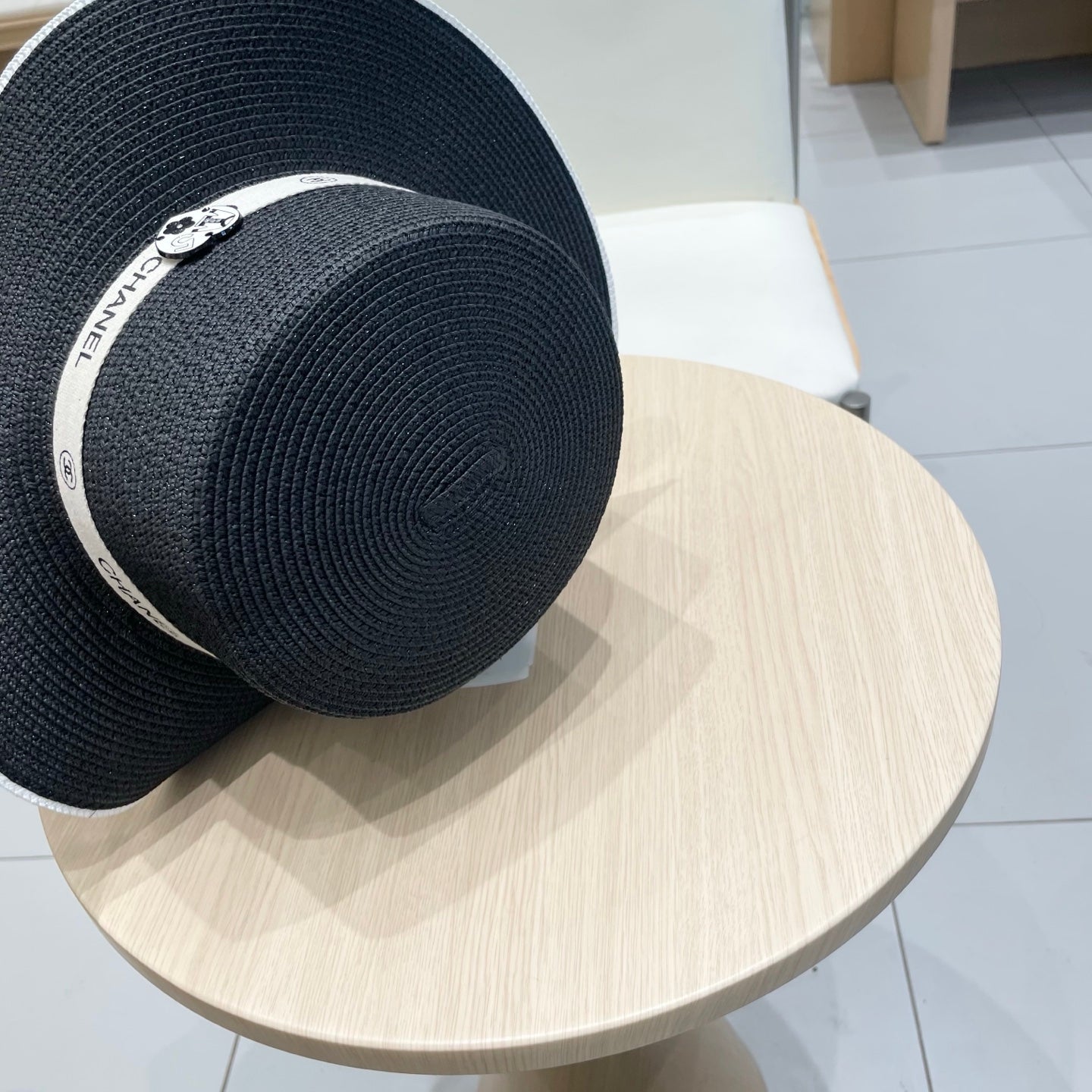 CHANEL FLAT STRAW HAT BLACK 672722