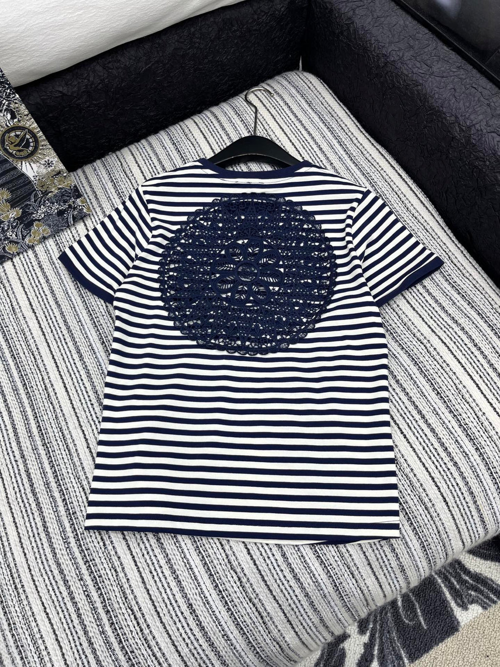 LOEWE EMBROIDERED SHORT-SLEEVE T-SHIRT WITH CREW NECK 267984