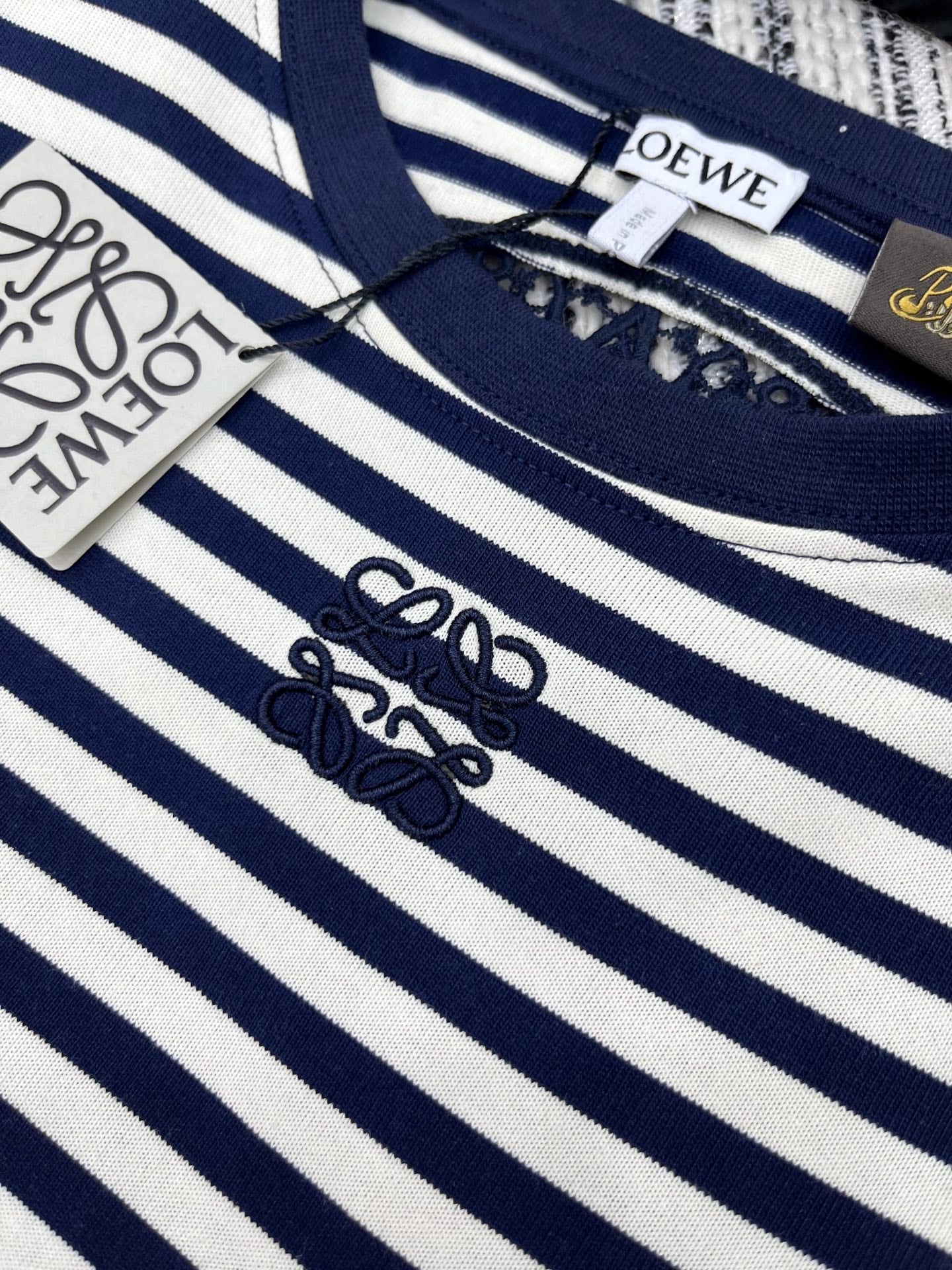 LOEWE EMBROIDERED SHORT-SLEEVE T-SHIRT WITH CREW NECK 267984