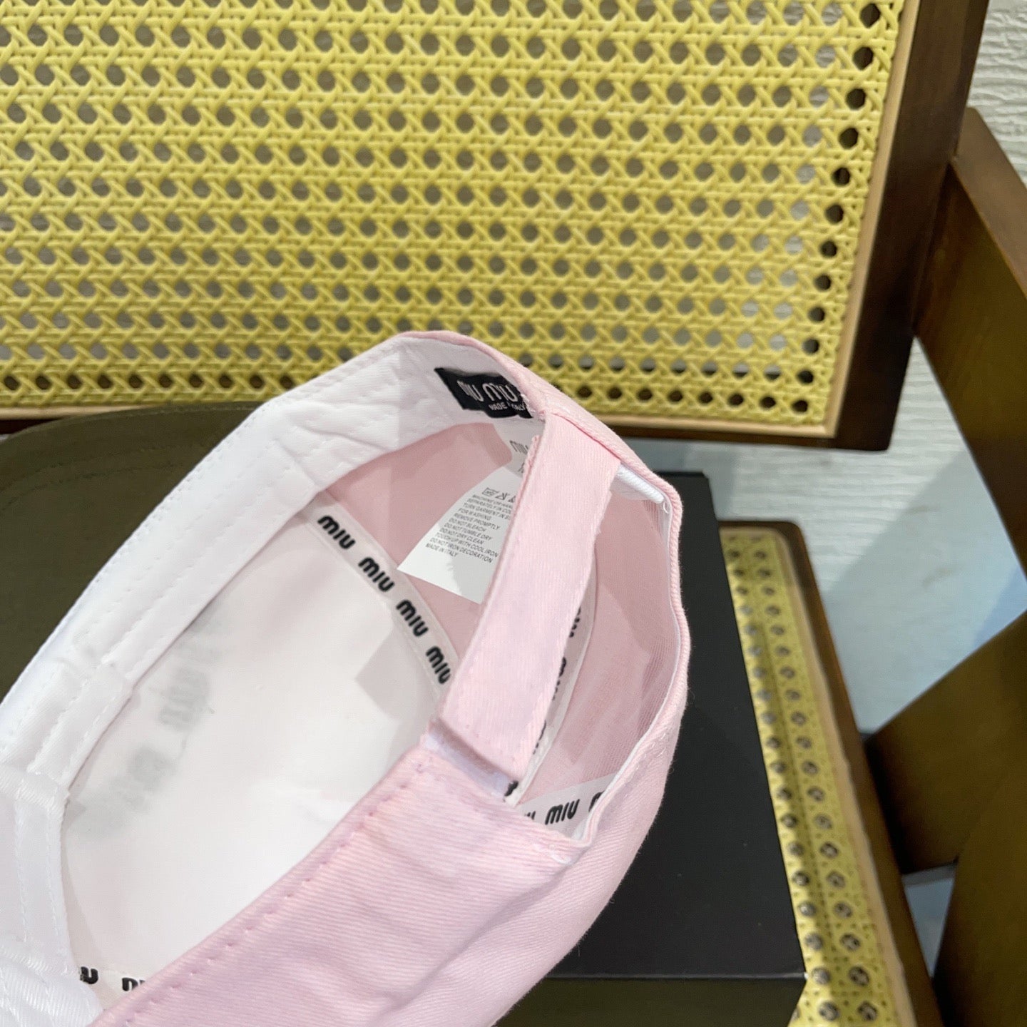 MM BASEBALL CAP IN SHAMPOO PINK FABRIC WITH LOGO EMBROIDERY