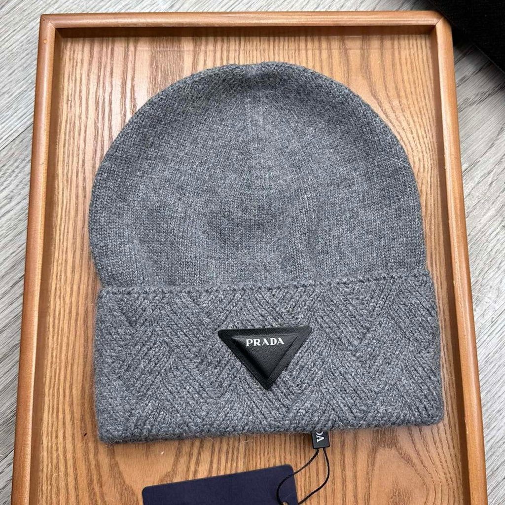 PRADA BEANIE HAT IN SHADOW GRAY WOOL AND RABBIT FUR 342034