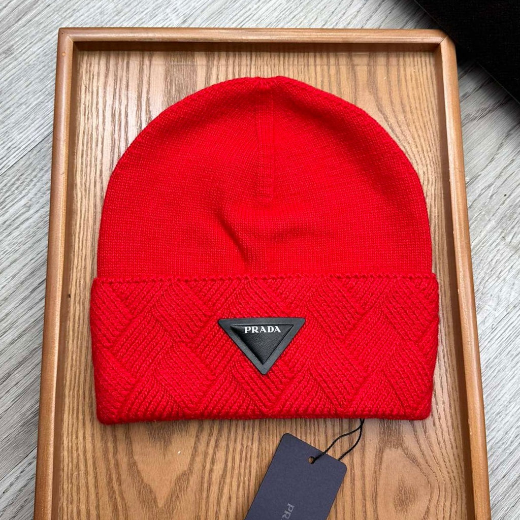 PRADA BEANIE HAT IN CHERRY RED WOOL AND RABBIT FUR 436398